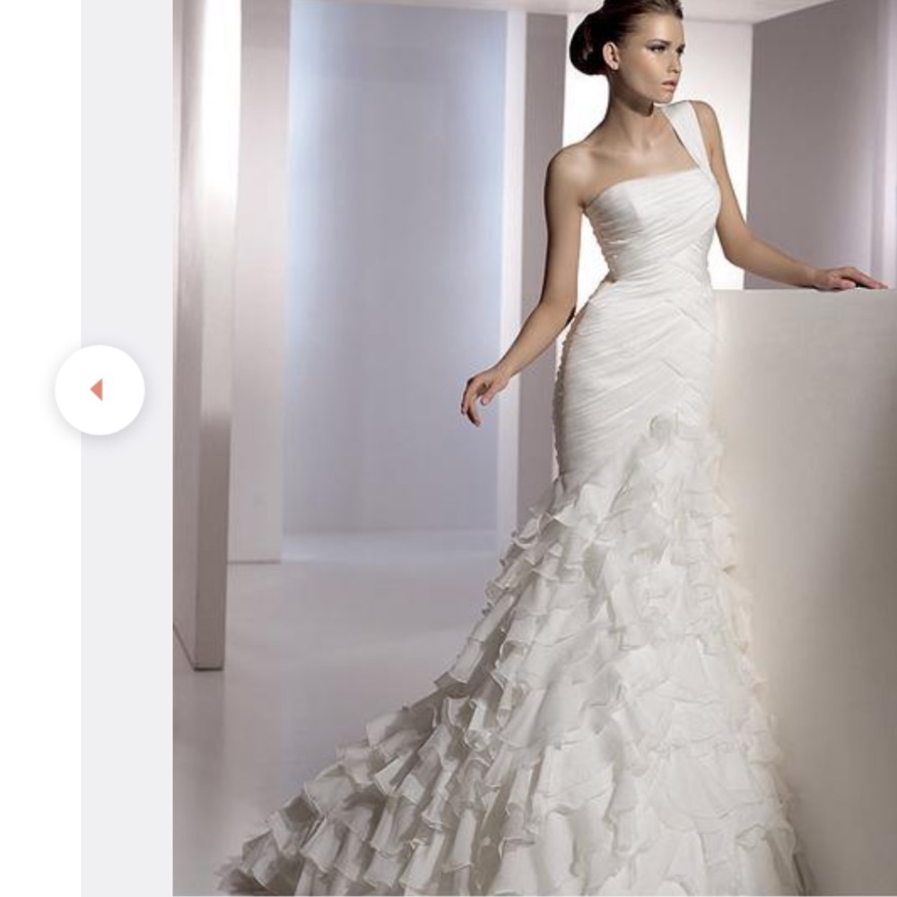 Gorgeous San Patrick Edimburgo wedding dress